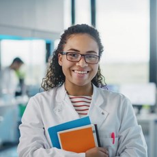 Processo seletivo oferece bolsas de até R$ 700 para atuação em projeto que promove igualdade de oportunidades educacionais a estudantes da rede pública.