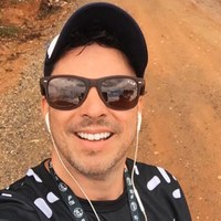 Prof. substituto do IFMG Arcos. Eu tenho formação em Ciências, Matemática e Biologia, além de ter concluído, em 2009, um mestrado em Modelagem Matemática e Estatística. Atualmente, possuo um doutorado em Ciências Ambientais pela Universidade Federal de Alfenas (UNIFAL). Minha carreira como educador começou em 2001, lecionando no ensino fundamental e médio. A partir de 2013, passei a ministrar aulas no ensino superior, abrangendo diversas disciplinas em cursos de graduação e pós-graduação.