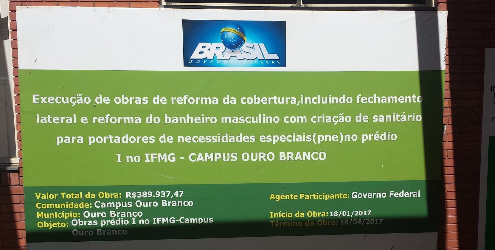 Placa obra telhado e banheiro