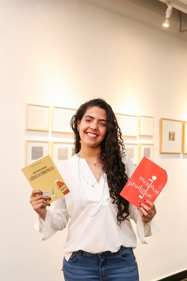 Izabelle recebeu amigos, familiares e professores no lançamento de seu livro