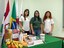 Da direita para a esquerda - Carolina (aluna bolsista), Nayara (Coordenadora do Projeto), Lavínia (aluna bolsista).jpg