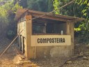 Carcaças de animais mortos passam por processo seguro de compostagem, em local afastado da granja
