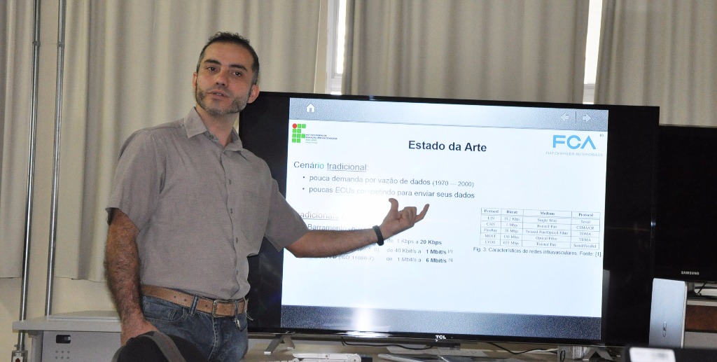 Professor Everthon Valadão apresenta pesquisa