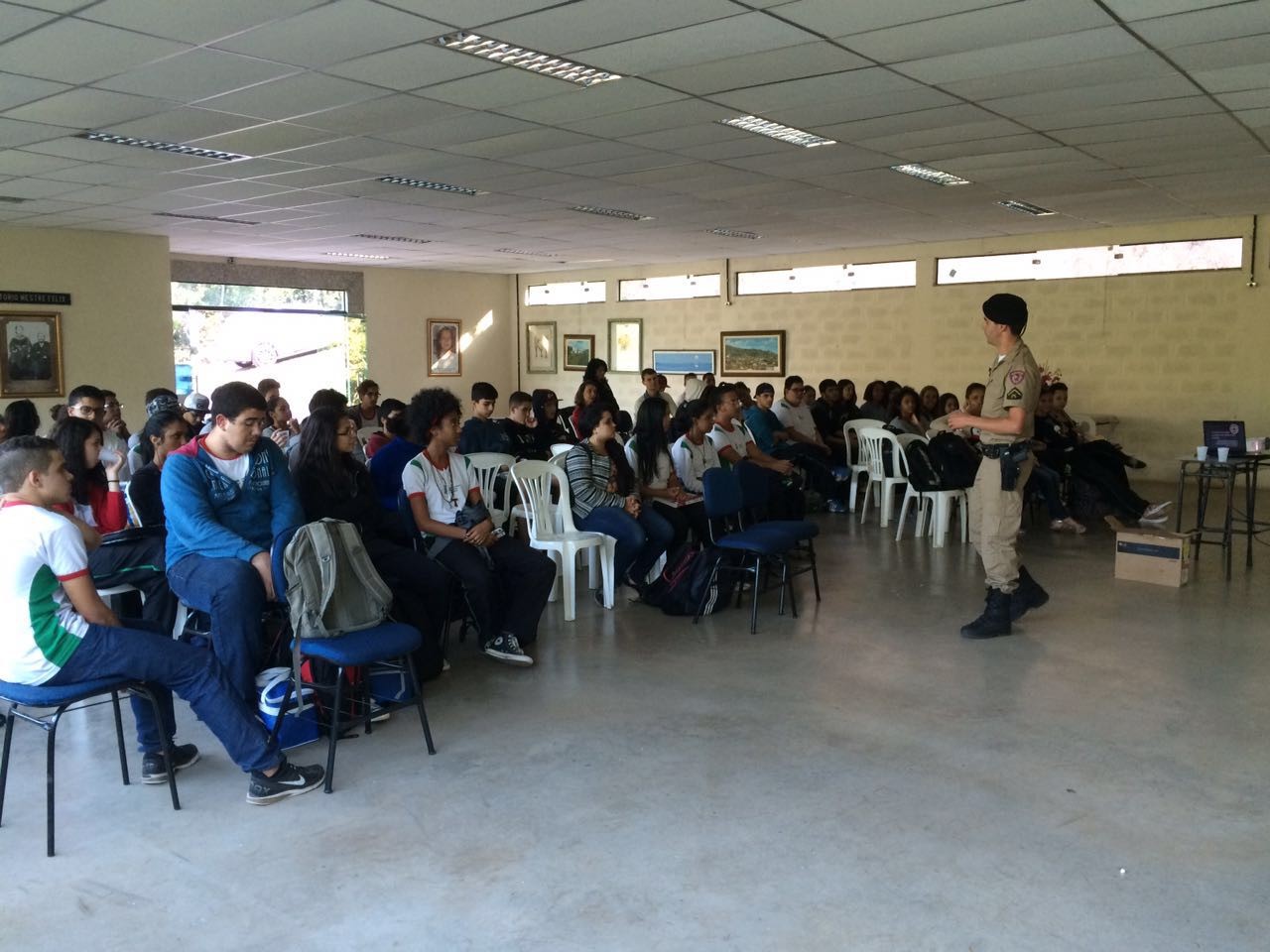 Palestra sobre uso de álcool e drogas aos estudantes dos Cursos Técnicos Integrados1